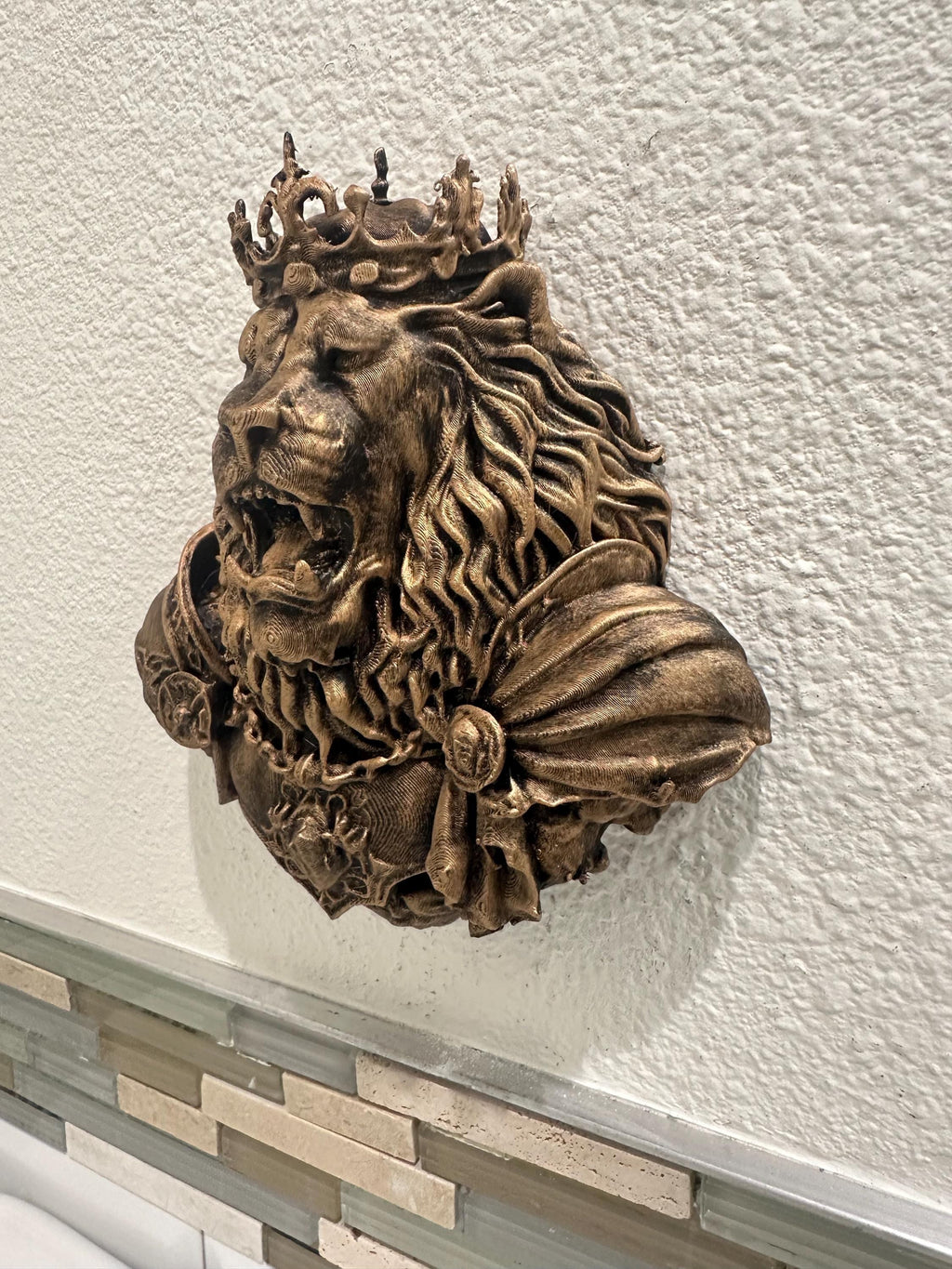 Regal Crowned Lion Wall Mount - Royal Lion Wall Decor - Medieval Gothic Wall Art - Majestic Lion Sculpture - Hand Painted Antique Gold 8”