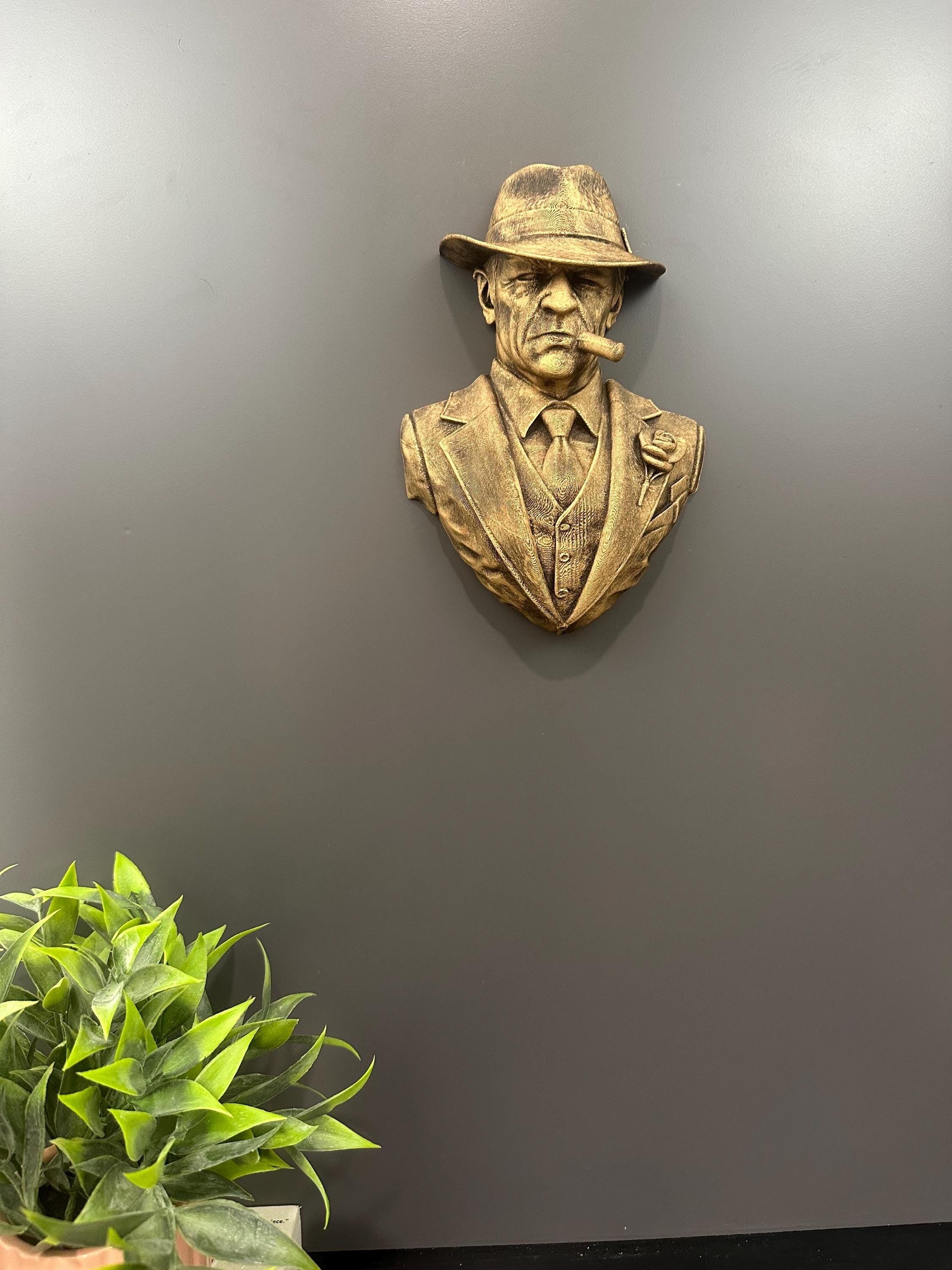 Mob Boss Wall Bust Sculpture - Mafia Cigar Man Cave Decor - Vintage Gangster Wall Art - Home Bar Office Decor Gift - Hand Painted 9x6x3”