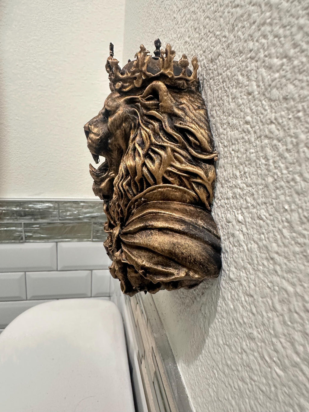 Regal Crowned Lion Wall Mount - Royal Lion Wall Decor - Medieval Gothic Wall Art - Majestic Lion Sculpture - Hand Painted Antique Gold 8”