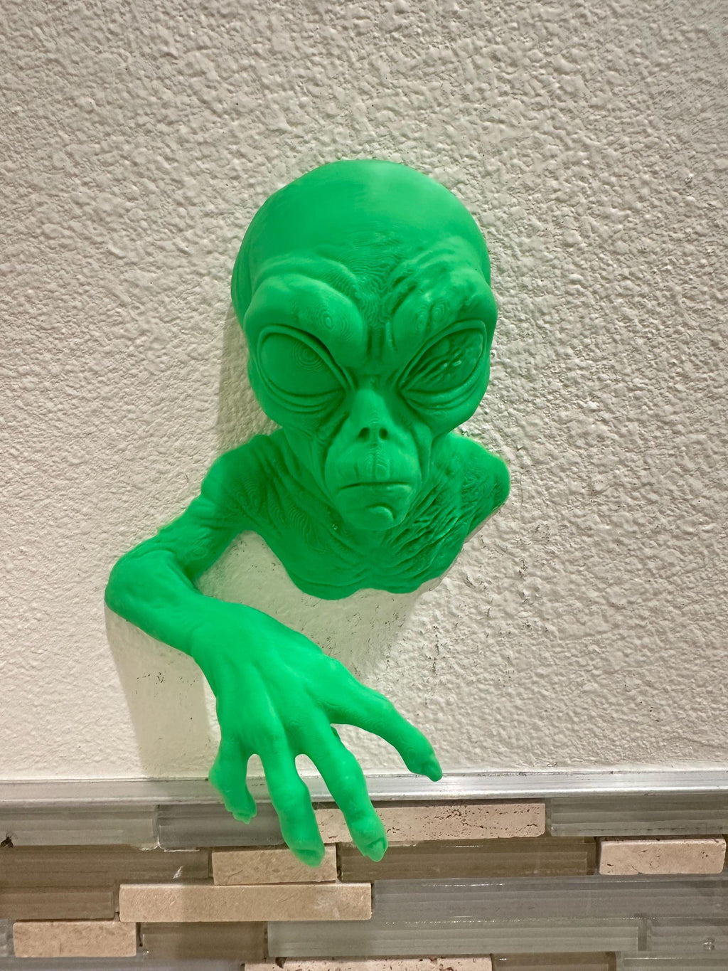 Alien Wall Mount Hanging Sculpture - Extraterrestrial Sci-fi Home Decor - 9x7x3 Green Alien Art