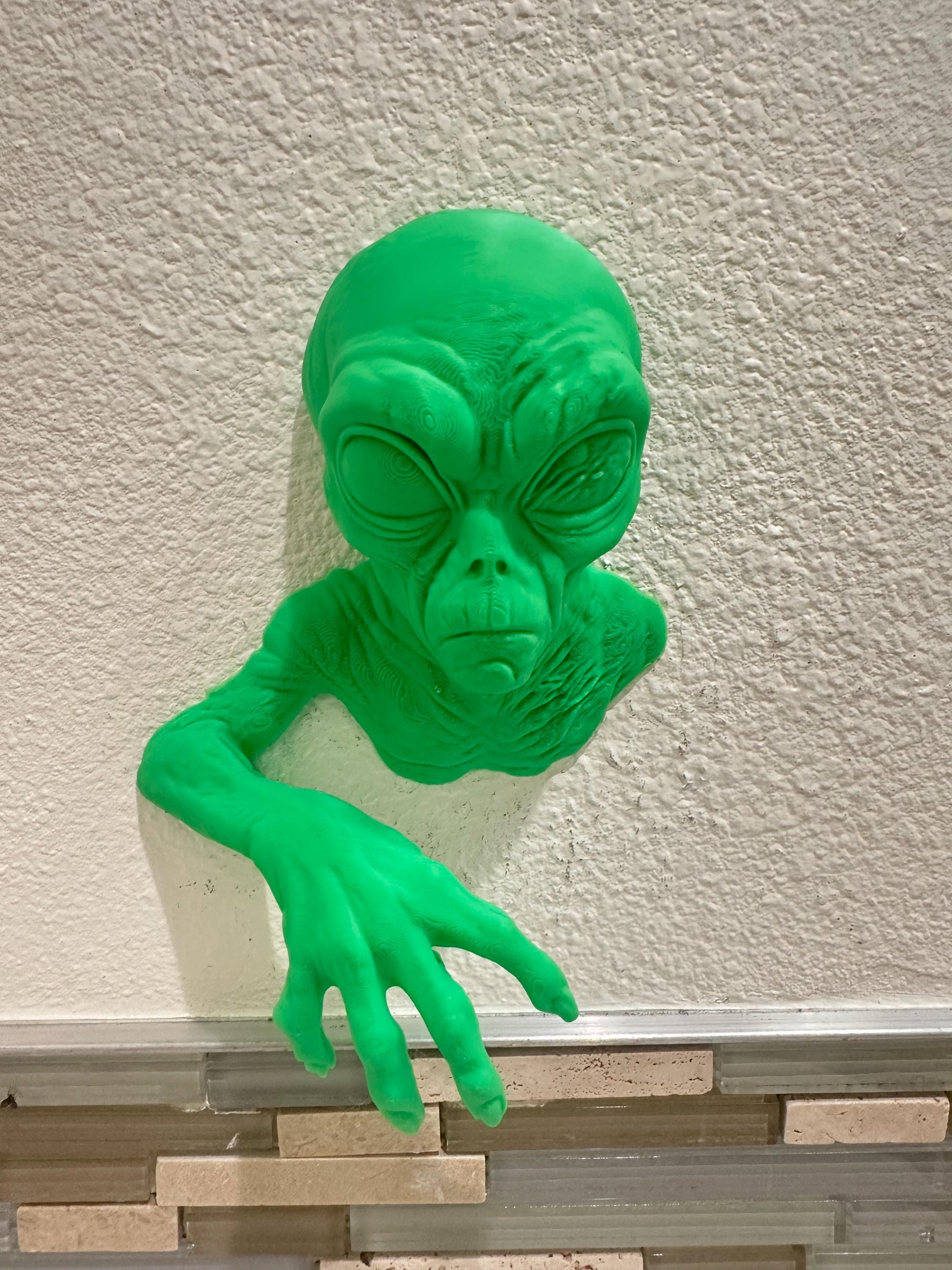 Alien Wall Mount Hanging Sculpture - Extraterrestrial Sci-fi Home Decor - 9x7x3 Green Alien Art
