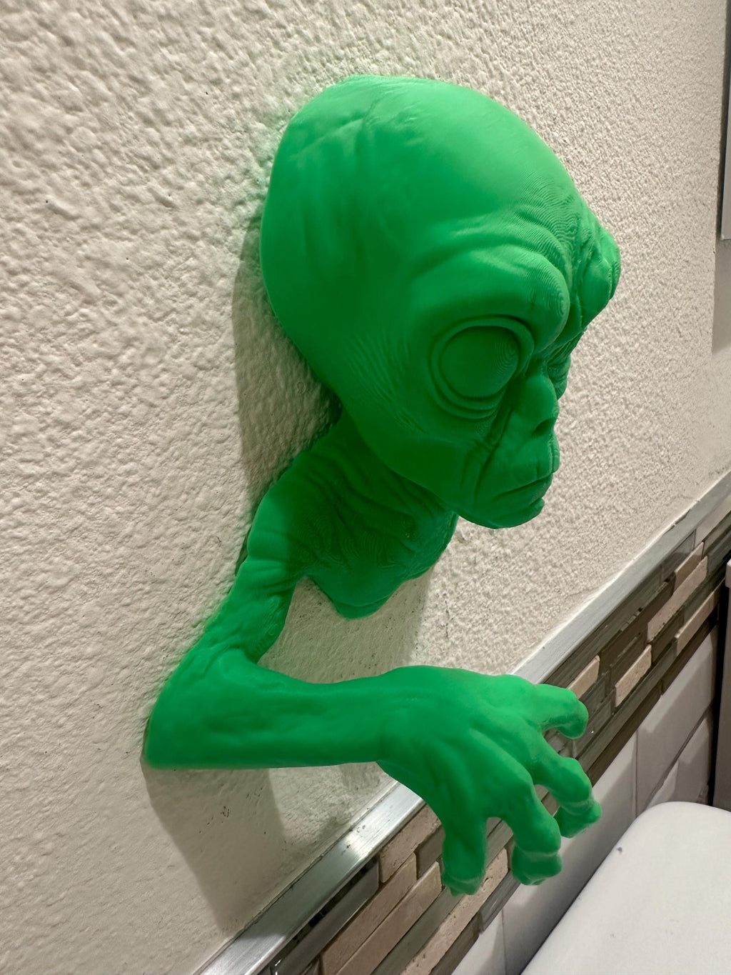 Alien Wall Mount Hanging Sculpture - Extraterrestrial Sci-fi Home Decor - 9x7x3 Green Alien Art