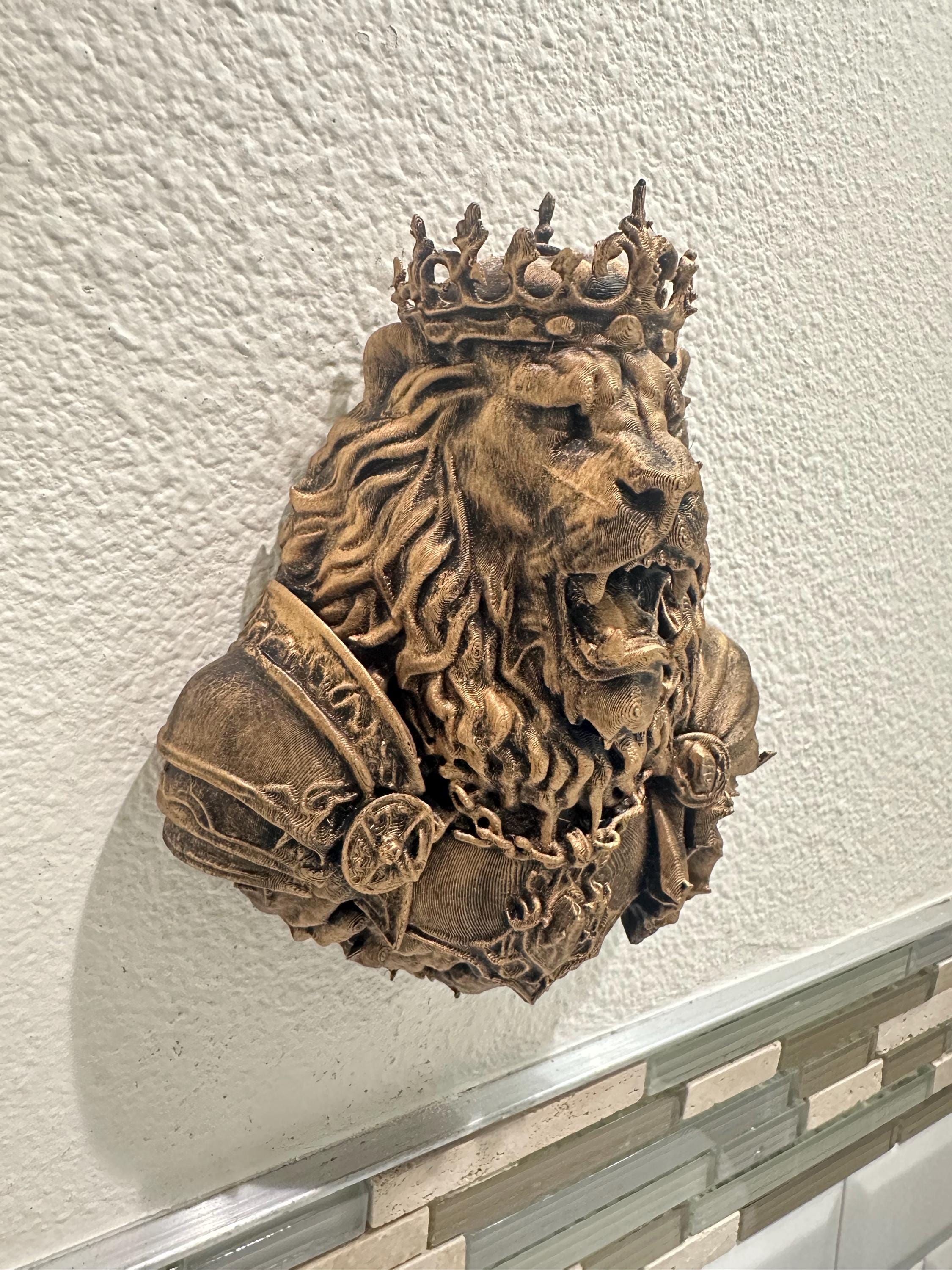 Regal Crowned Lion Wall Mount - Royal Lion Wall Decor - Medieval Gothic Wall Art - Majestic Lion Sculpture - Hand Painted Antique Gold 8”