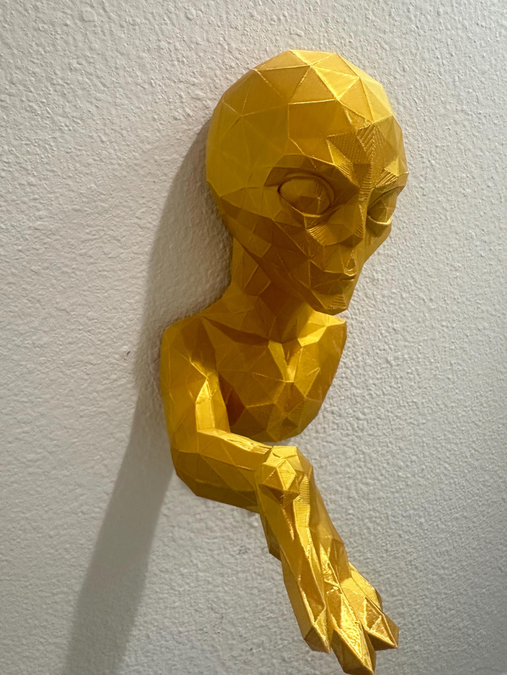 Low Poly Alien Hand Towel Holder - 3d Wall Sculpture - Futuristic Bathroom Decor - Gold Geometric Alien Art 9x7x6