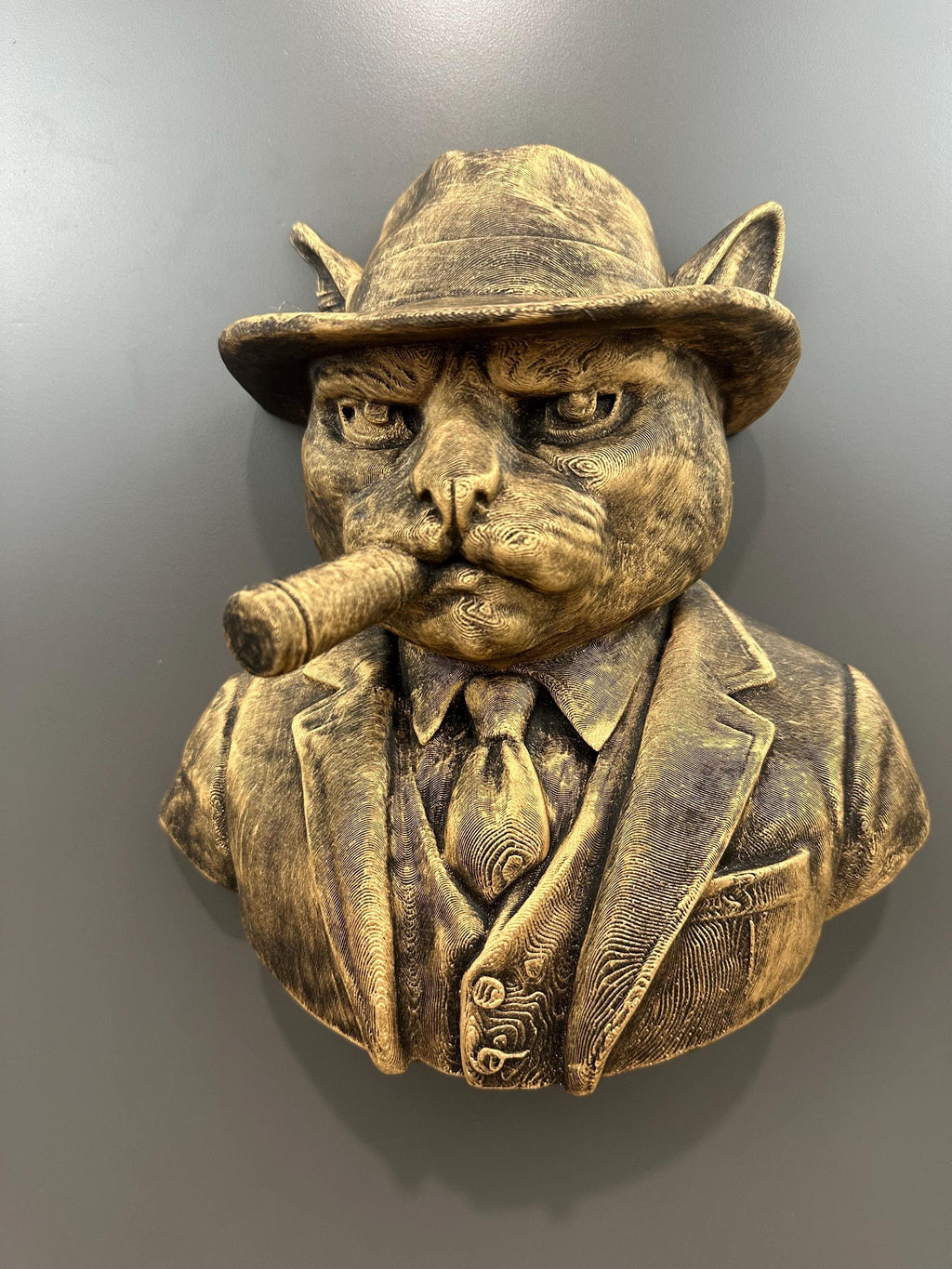 Gangster Cat Wall Bust - Cigar Smoking Cat Decor - Mafia Style Wall Art - Mob Boss Animal Sculpture - Man Cave Bar Decor Gift 9x9x4
