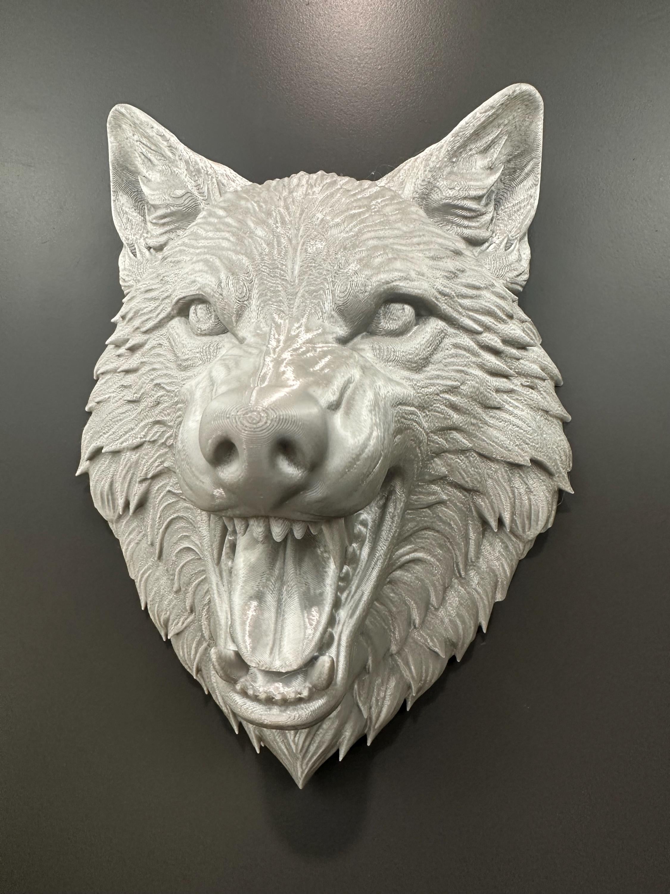 Fierce Wolf Head Wall Mount Plaque - Rustic Cabin Decor - Man Cave Wall Art - Wildlife Sculpture - Lodge Gift For Him 9x7x4.5” Silver