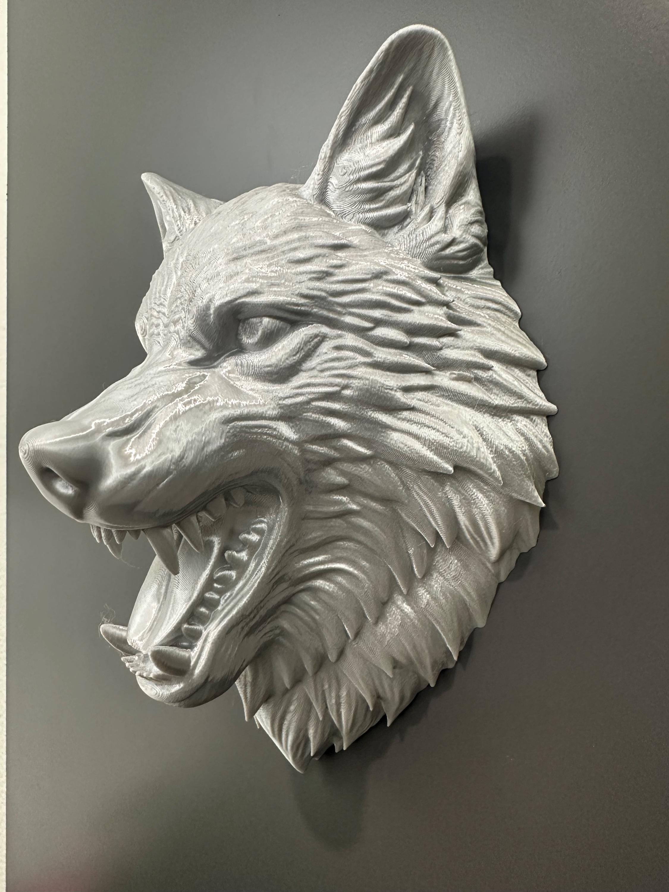 Fierce Wolf Head Wall Mount Plaque - Rustic Cabin Decor - Man Cave Wall Art - Wildlife Sculpture - Lodge Gift For Him 9x7x4.5” Silver